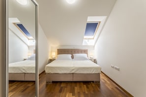 Luxury Penthouse, 3 Bedrooms, Terrace, Sea View (H7)