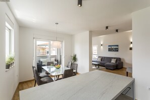 Luxury-Penthouse, 3 Schlafzimmer, Terrasse, Meerblick (H6) | Eigene Küche
