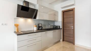 Luxury Penthouse, 3 Bedrooms, Terrace, Sea View (H7) | Private kitchen | Full-size fridge, microwave, oven, stovetop