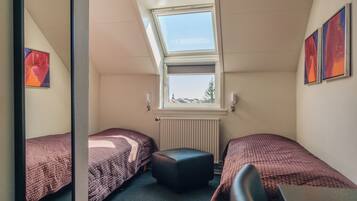 Twin Room | Iron/ironing board, free WiFi, bed sheets