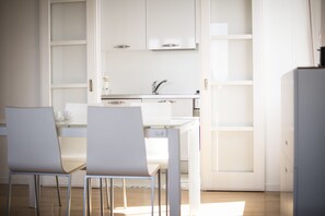 Apartment, 3 Bedrooms | In-room dining - Numero 12 Appartamento Alpha (Siena)