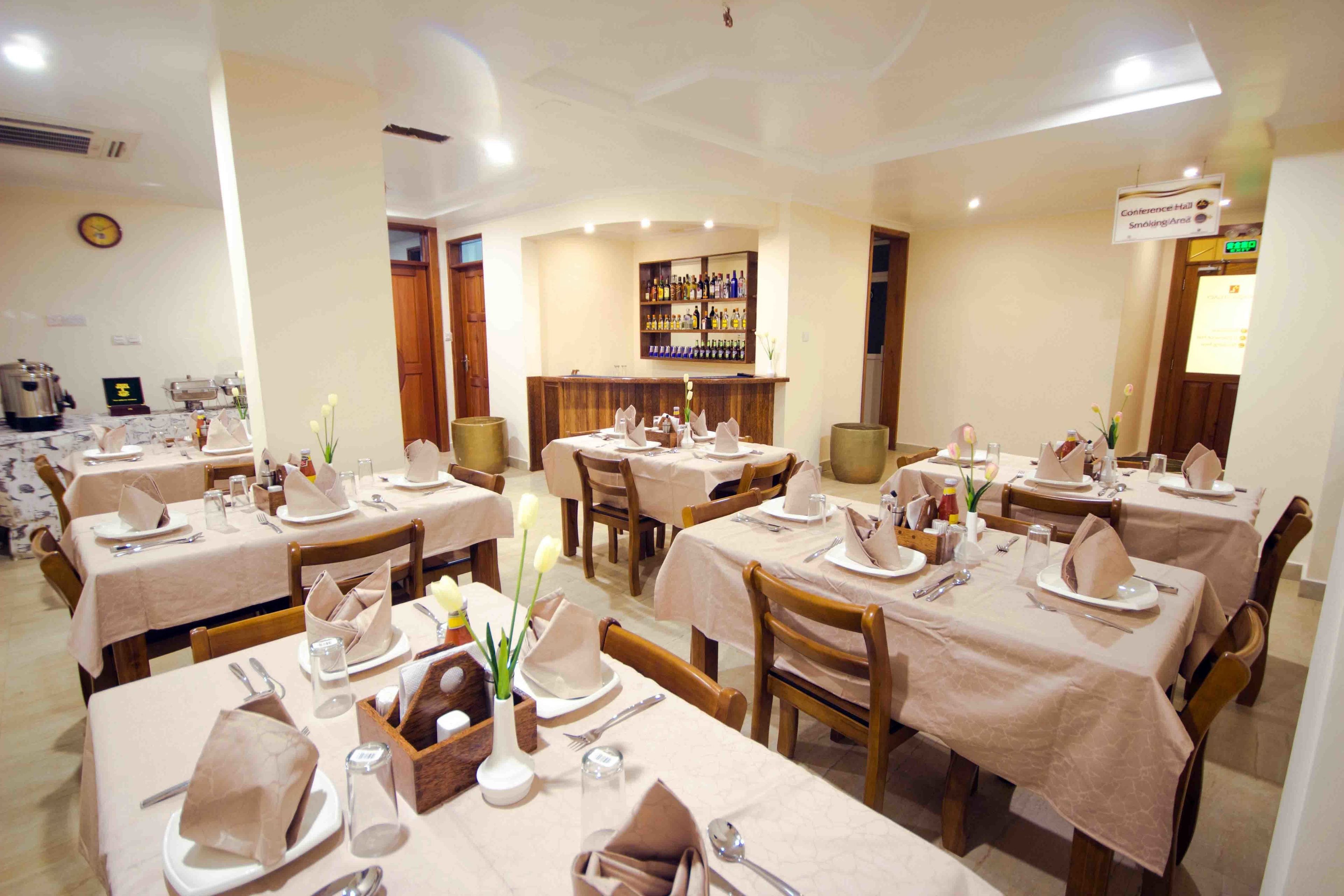 Breakfast, lunch, dinner served; Fusion cuisine 