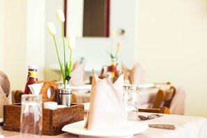 Frühstück, Mittagessen und Abendessen