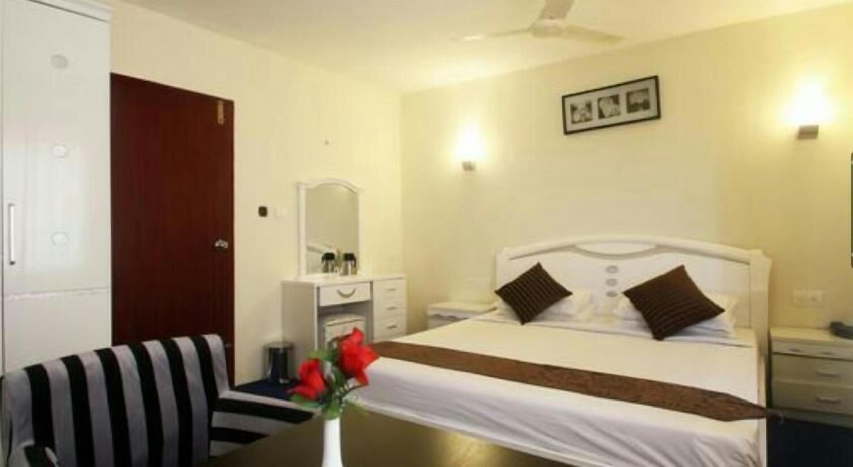 Escritorio, wifi gratis y ropa de cama 