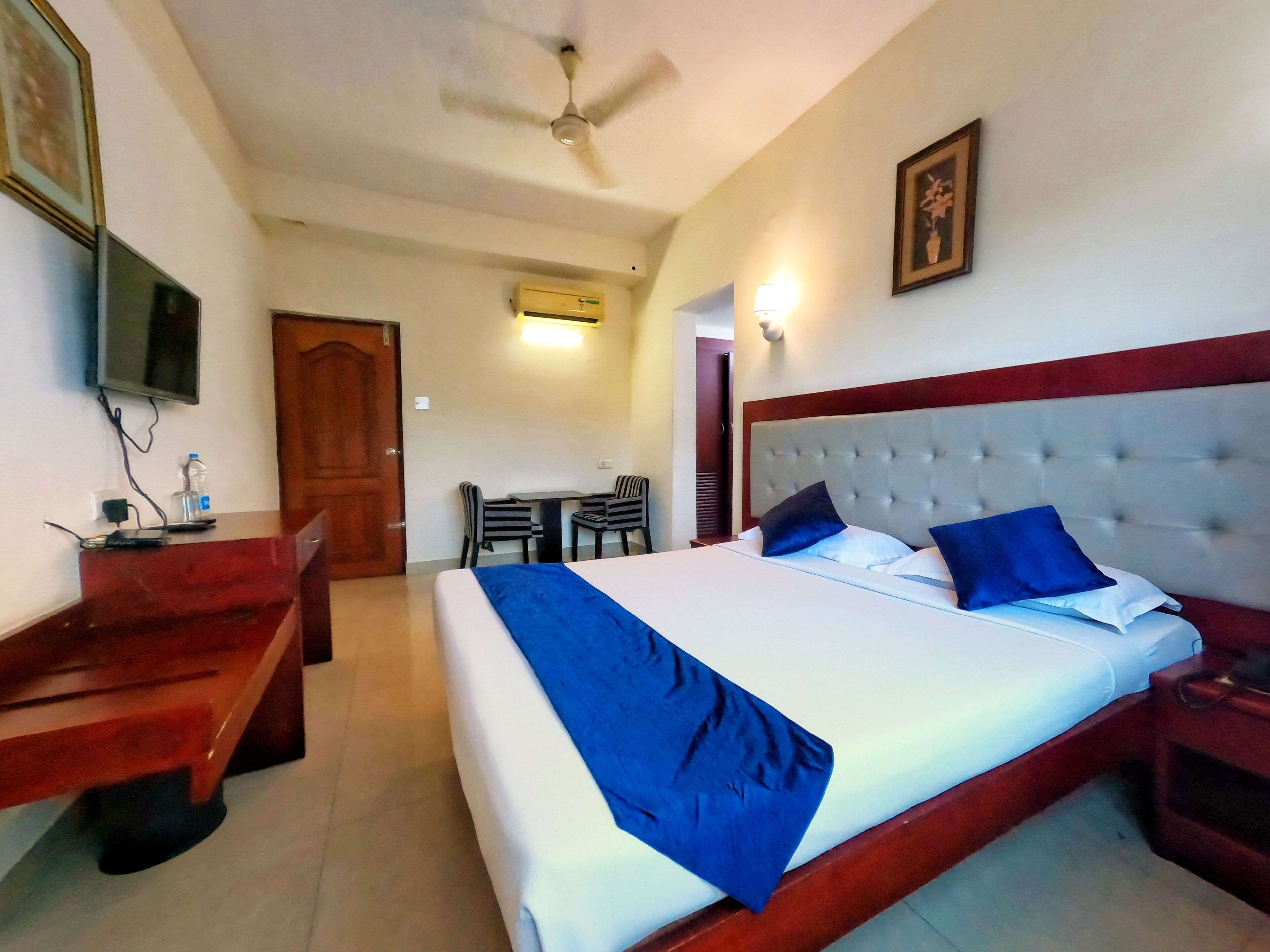 Executive Room | Desk, free WiFi, bed sheets