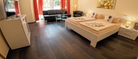 Habitación doble, balcón | Minibar, cunas gratuitas, wifi gratis y ropa de cama
