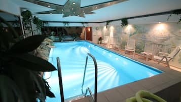 Indoor pool, pool loungers
