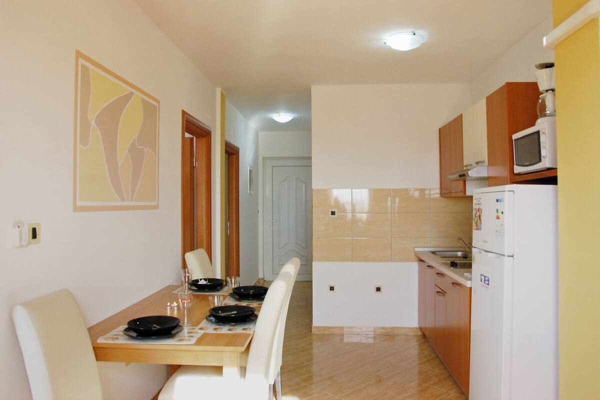 Apartamento, 2 quartos (A4) | Área de estar | TV