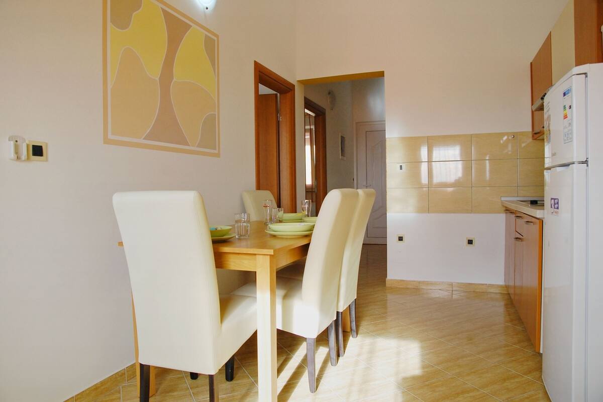 Apartamento, 2 quartos (A6) | Área de estar | TV