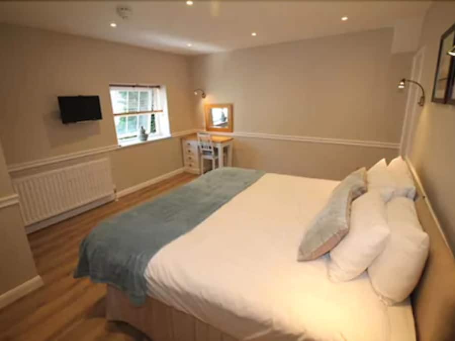 Roupas de cama premium, escrivaninha, quartos à prova de som