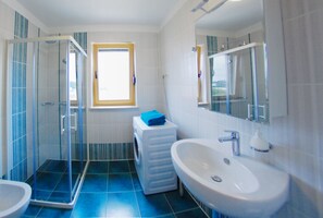 Apartment, Terrace (A2) | Bathroom | Shower, hair dryer, towels
