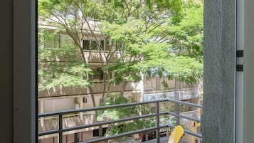 Luksus-dobbeltrom | Skrivebord, blendingsgardiner, lydisolert og strykejern/-brett