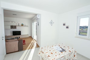 Apartment, Balcony | In-room dining