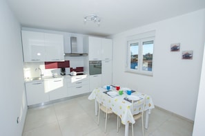 Apartment, Terrace | Private kitchen | Fridge, stovetop, coffee/tea maker, cookware/dishes/utensils