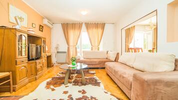 Departamento, planta baja (A3 ) | Sala de estar | Televisión