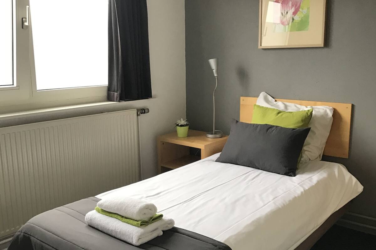 Single Room | In-room safe, desk, cribs (surcharge), WiFi (surcharge)