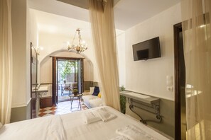 Superior Double Room | Blackout drapes, iron/ironing board, free cribs/infant beds, free WiFi - Alterra Vita (Sithonia)