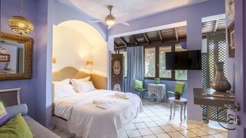 Deluxe Studio | Blackout drapes, iron/ironing board, free cribs/infant beds, free WiFi