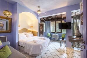 Deluxe Studio | Blackout drapes, iron/ironing board, free cribs/infant beds, free WiFi - Alterra Vita (Sithonia)