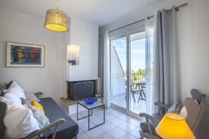 Family Apartment | Living area | 27-inch flat-screen TV with cable channels, TV - Alterra Vita Apartments (Sithonia)