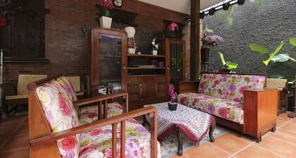 RedDoorz Plus Near Jogja Kembali Monument