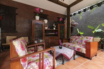 瑞德多兹普拉斯近日惹克姆巴里纪念碑酒店