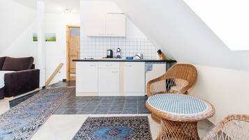 Apartemen Klasik, 1 kamar tidur, pemandangan danau terbatas (Heuboden) | Dapur kecil pribadi | Lemari es, oven, kompor, dan mesin espresso