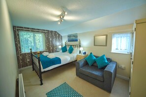 House, 4 Bedrooms, Kitchen, Garden View | 4 bedrooms, Egyptian cotton sheets, premium bedding, Select Comfort beds - Forrester House (Canterbury)