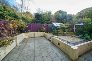 Talo, 4 makuuhuonetta, keittiö, näköala puutarhaan | Näkymä puutarhaan