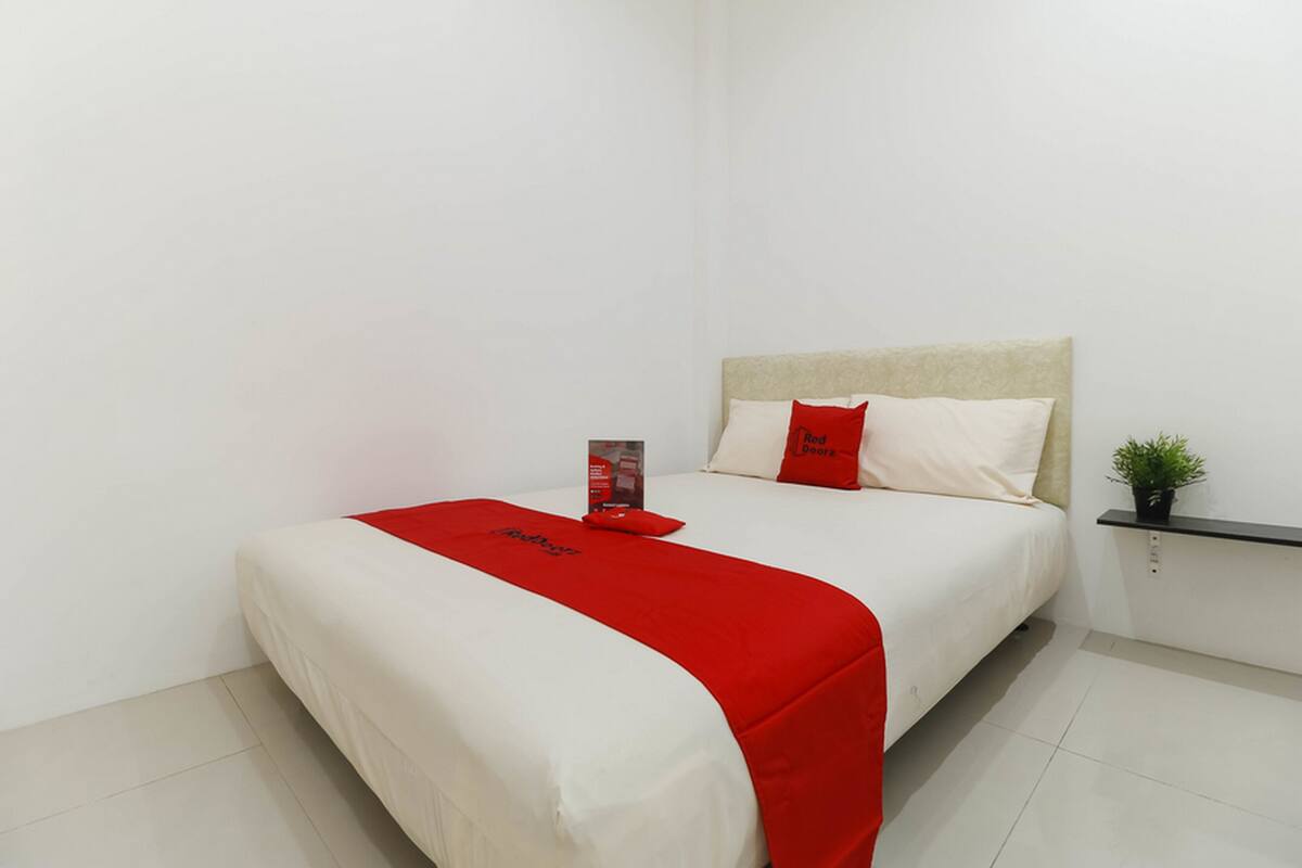 Escritorio, wifi gratis, ropa de cama
