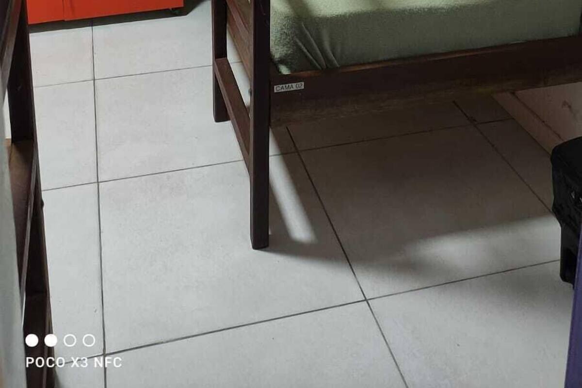 Dormitorio compartido Confort, solo para mujeres | Cortinas opacas, tabla de planchar con plancha, wifi gratis