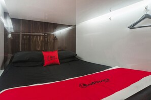 Double Capsule | Free WiFi, bed sheets - RedDoorz Hostel @ Little India (Singapore)