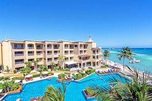 Outdoor pool, sun loungers - Faro Reef 401 by NAS (Playa del Carmen)