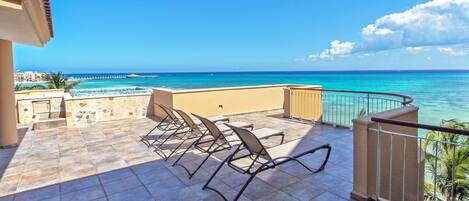 Luxury-Penthouse, 3 Schlafzimmer, Meerblick, Strandnähe | Terrasse/Patio