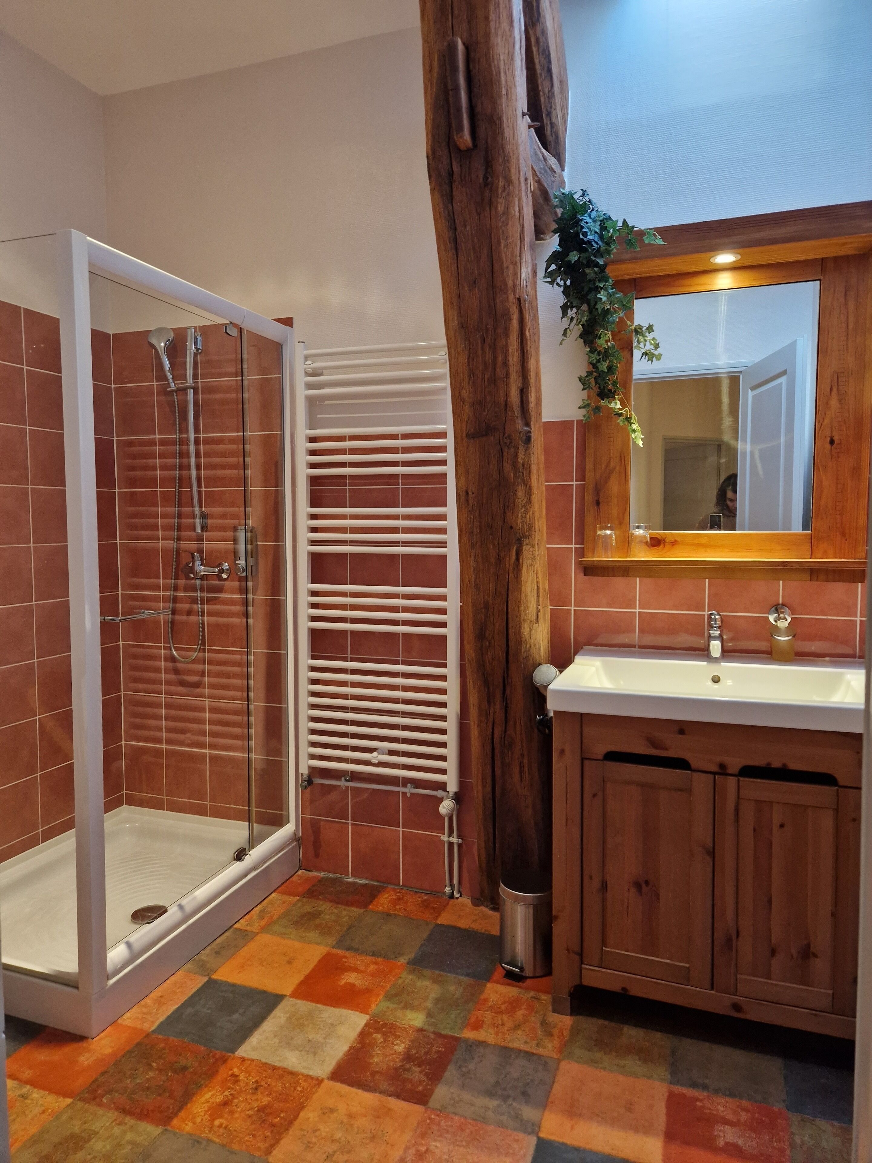Chambre Familiale | Salle de bain | Douche, articles de toilette gratuits, sèche-cheveux