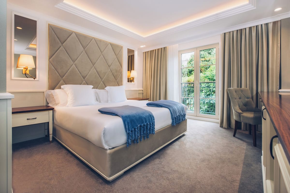 family duplex, 2 bedrooms | 2 bedrooms, minibar, in-room safe, blackout curtains