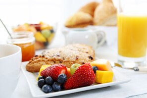 Free daily buffet breakfast - Heritage Grand Perast (Perast)