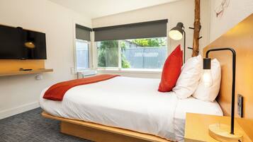 华丽双人房 | 客房内保险箱、特色家居、办公桌、笔记本电脑工作区