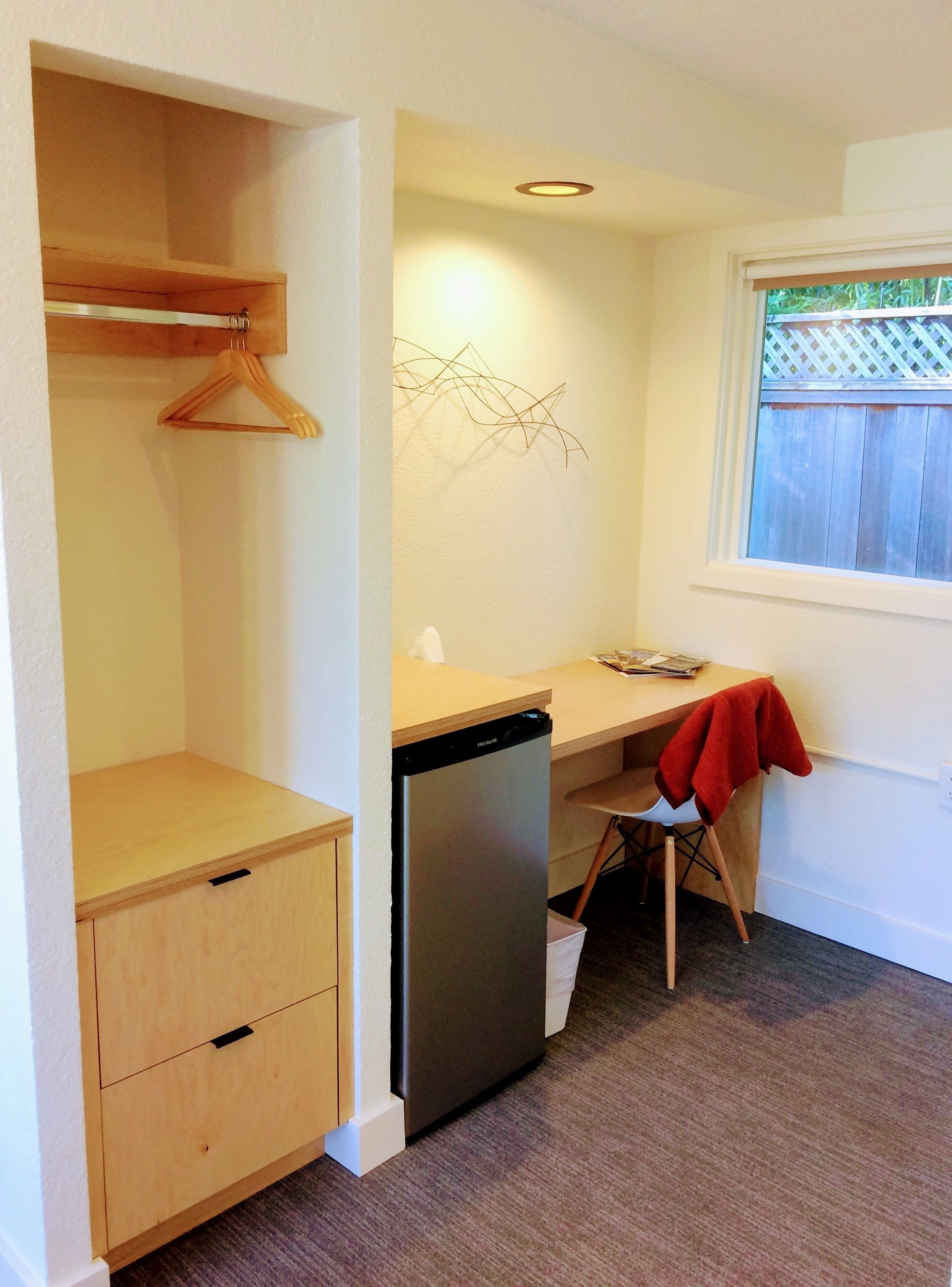 standard room, 1 queen bed, private bathroom | mini fridge