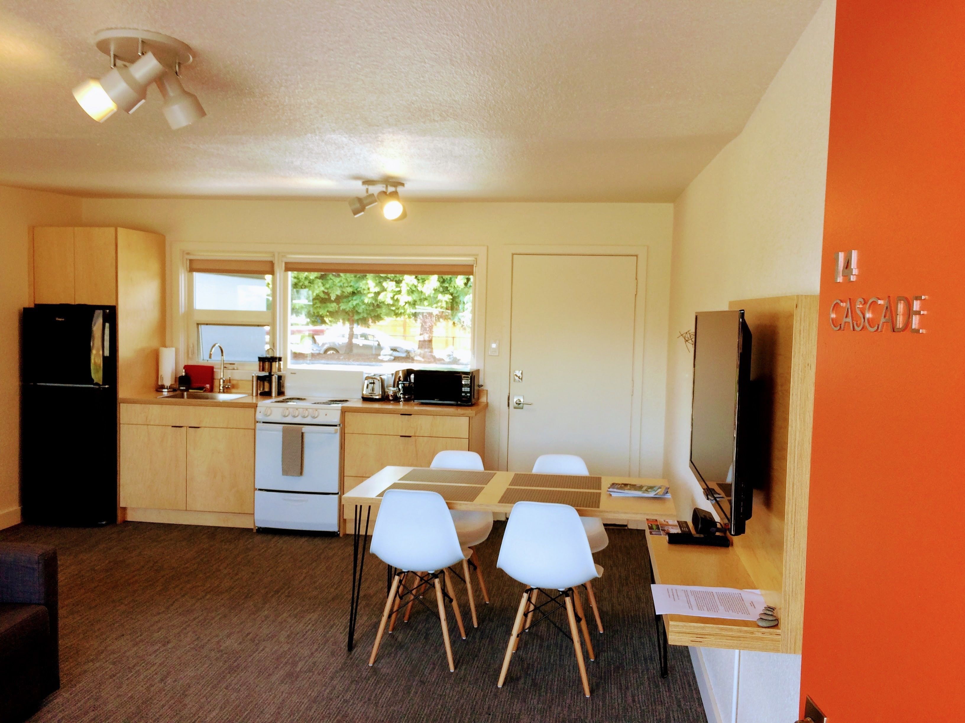 suite, 1 bedroom, kitchenette | living area | tv