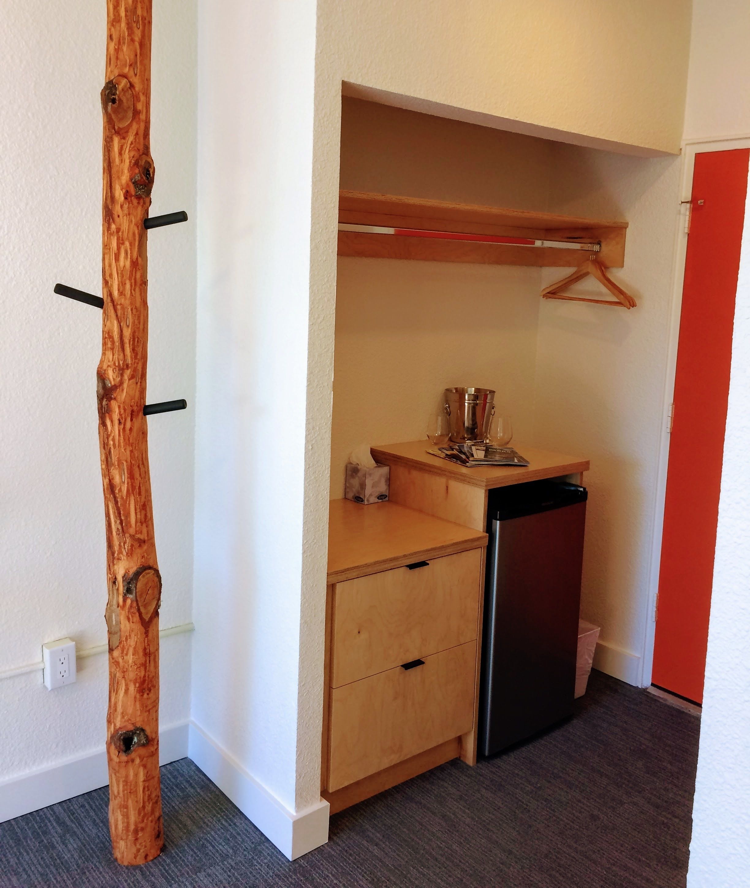 room, 1 queen bed, private bathroom | mini fridge