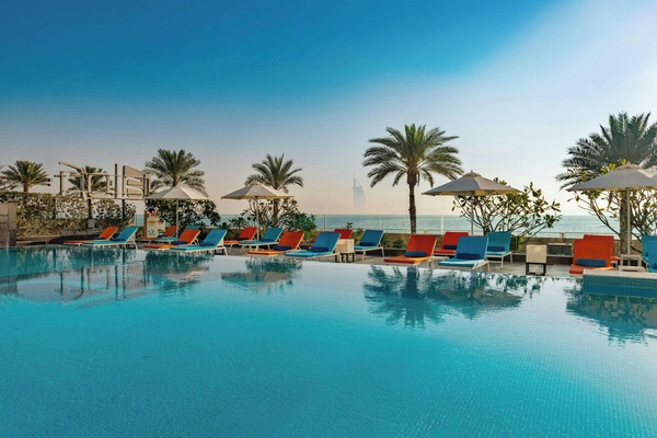 Outdoor pool, pool umbrellas, sun loungers