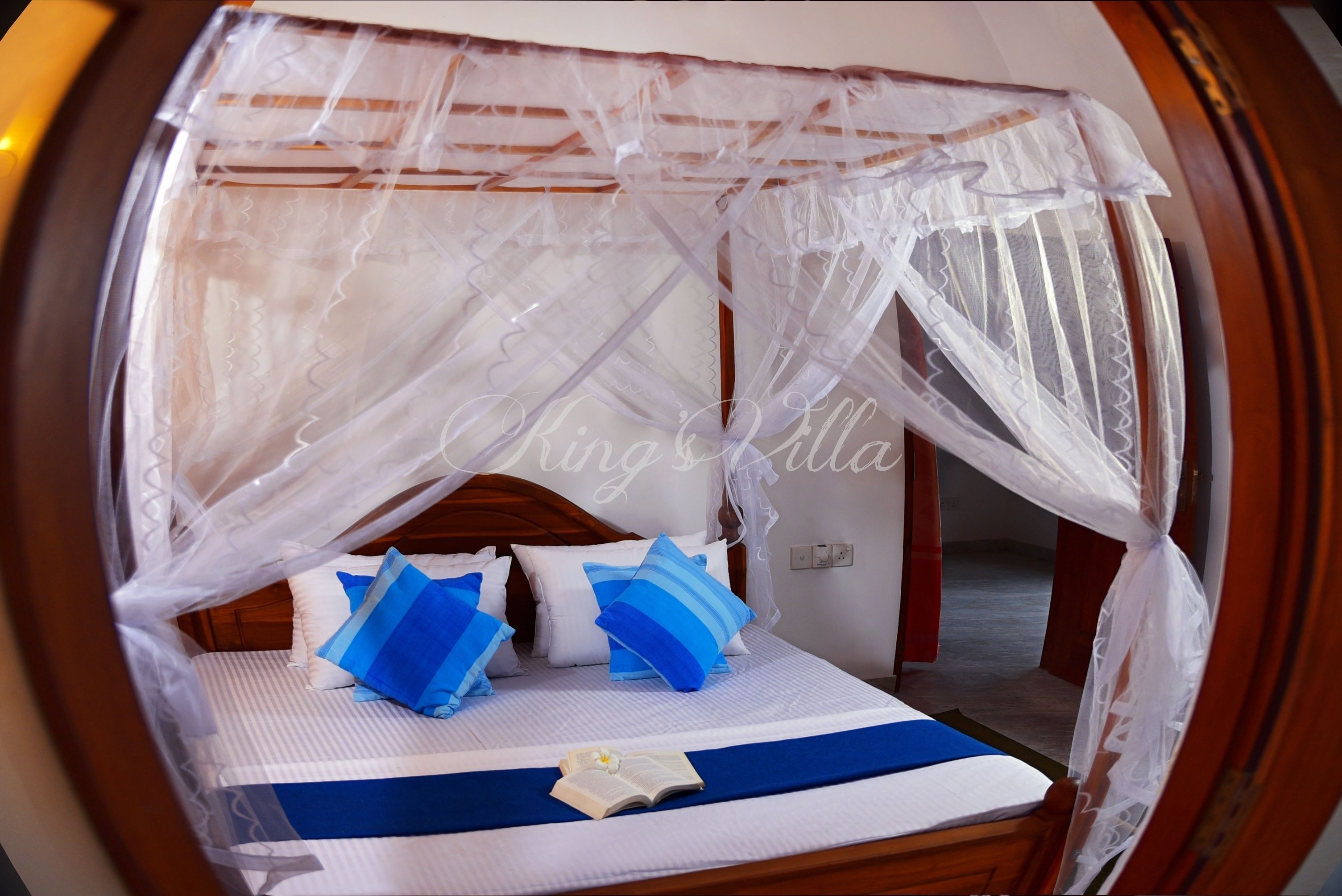 1 bedroom, desk, soundproofing, bed sheets