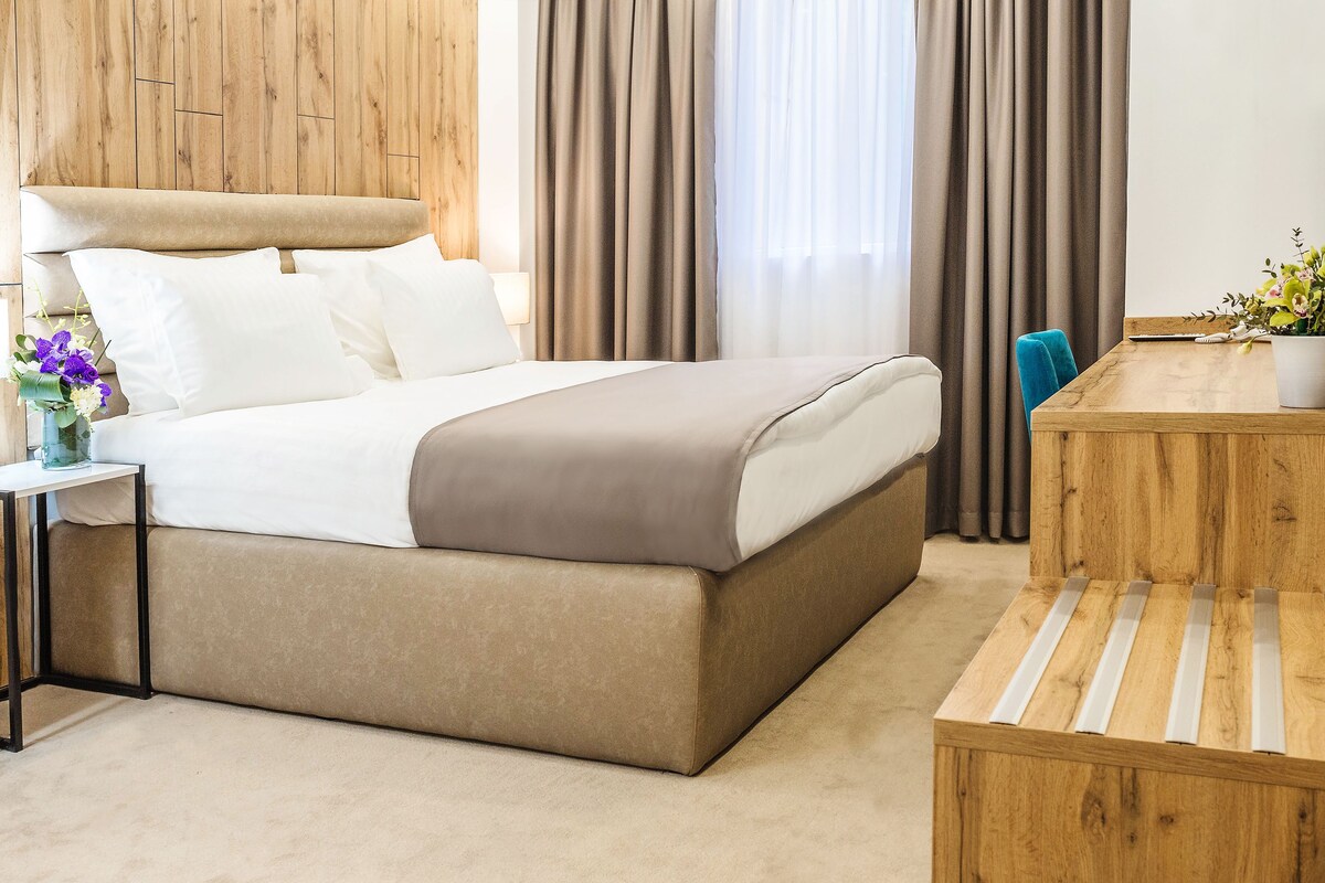 Literie de qualité supérieure, matelas mémoire de forme, minibar