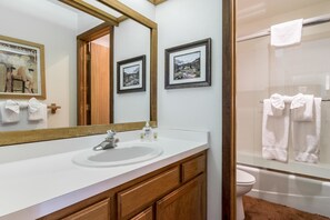 Condo, 3 Bedrooms, Mountain View (Snowcreek #97 Phase I) | Bathroom | Combined shower/tub, towels - Snowcreek 97 - Phase I (Mammoth Lakes)