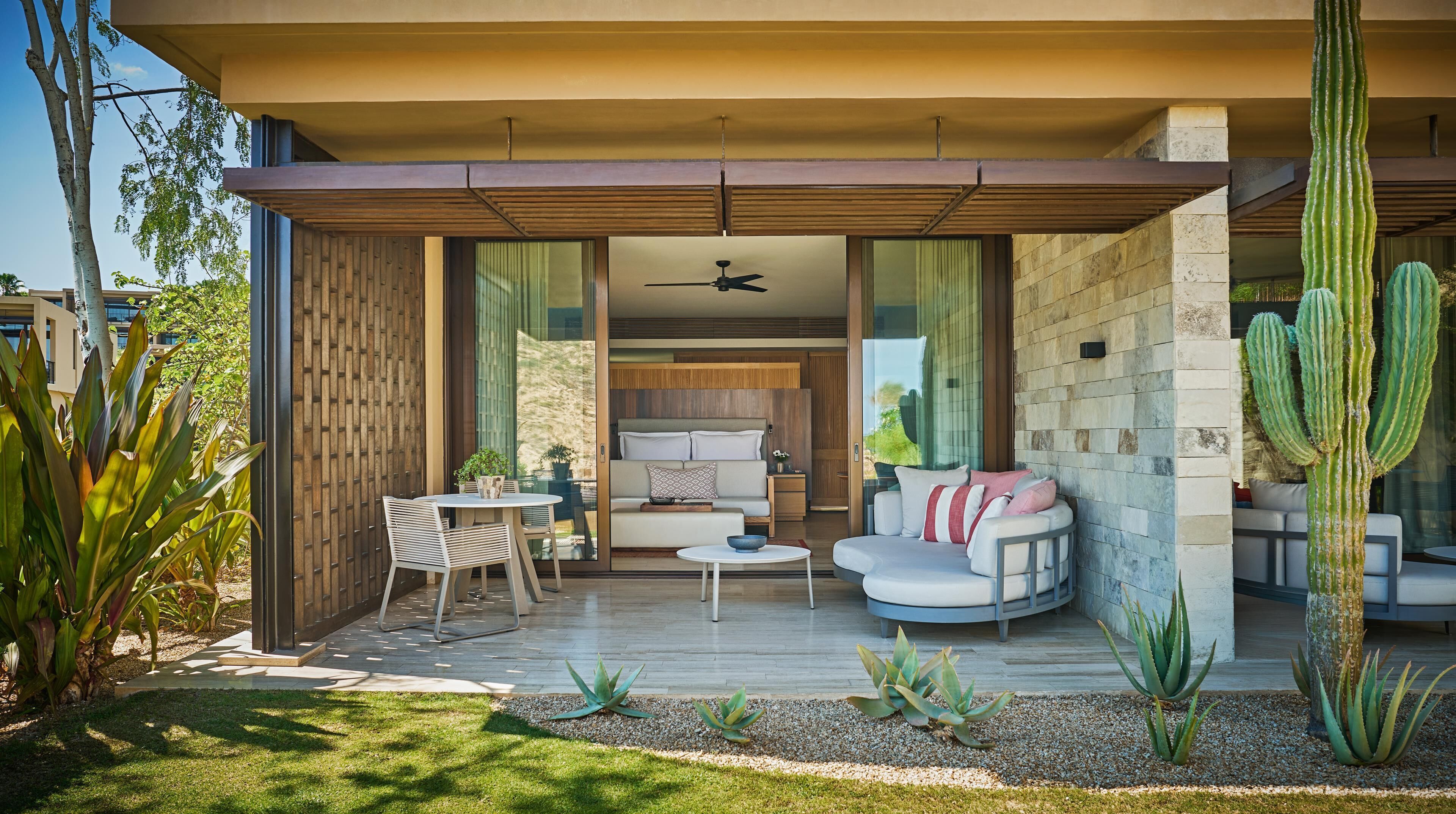 Egyptian cotton sheets, premium bedding, down comforters, minibar