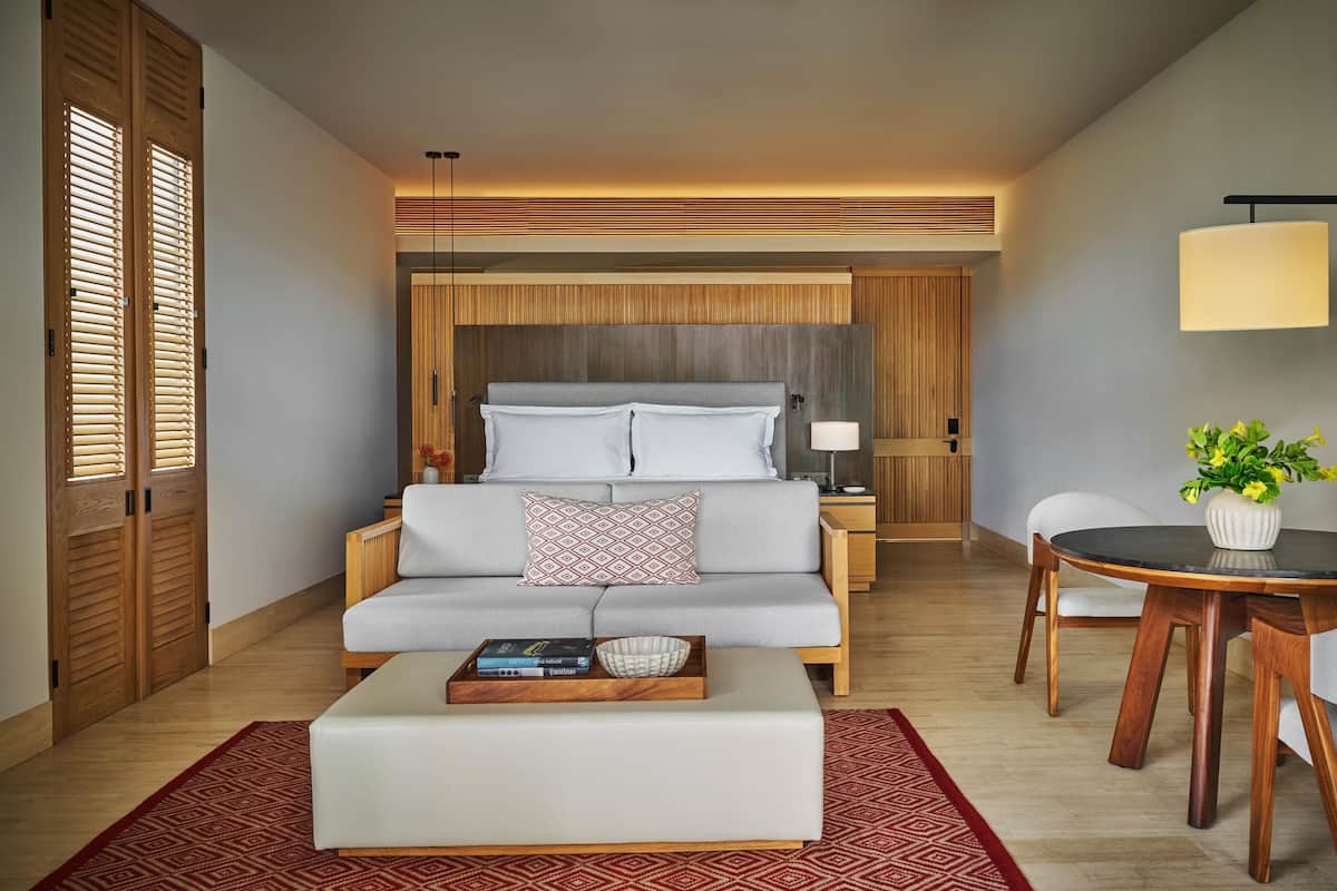 Egyptian cotton sheets, premium bedding, down comforters, minibar