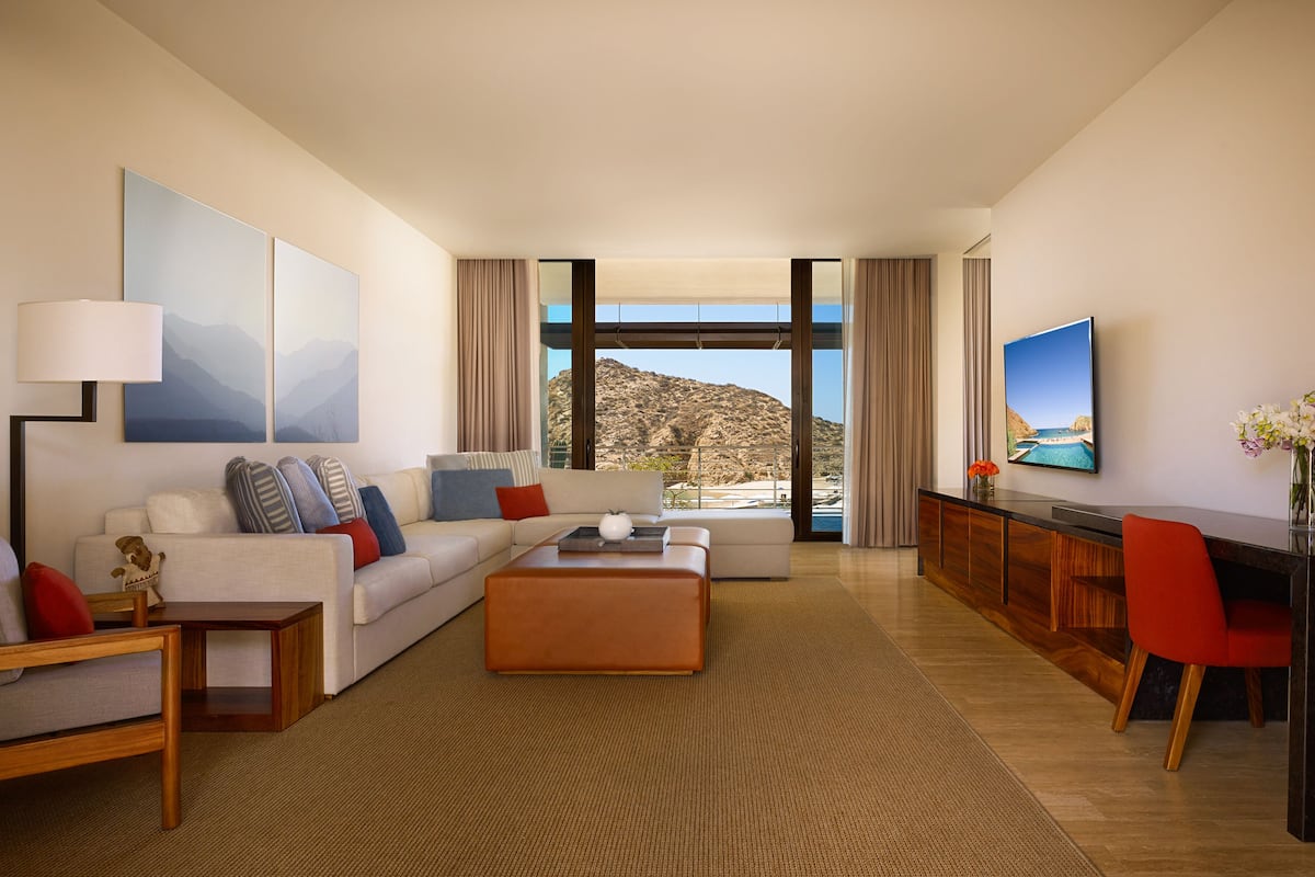 R - Deluxe Ocean View One Bedroom Suite | Living area