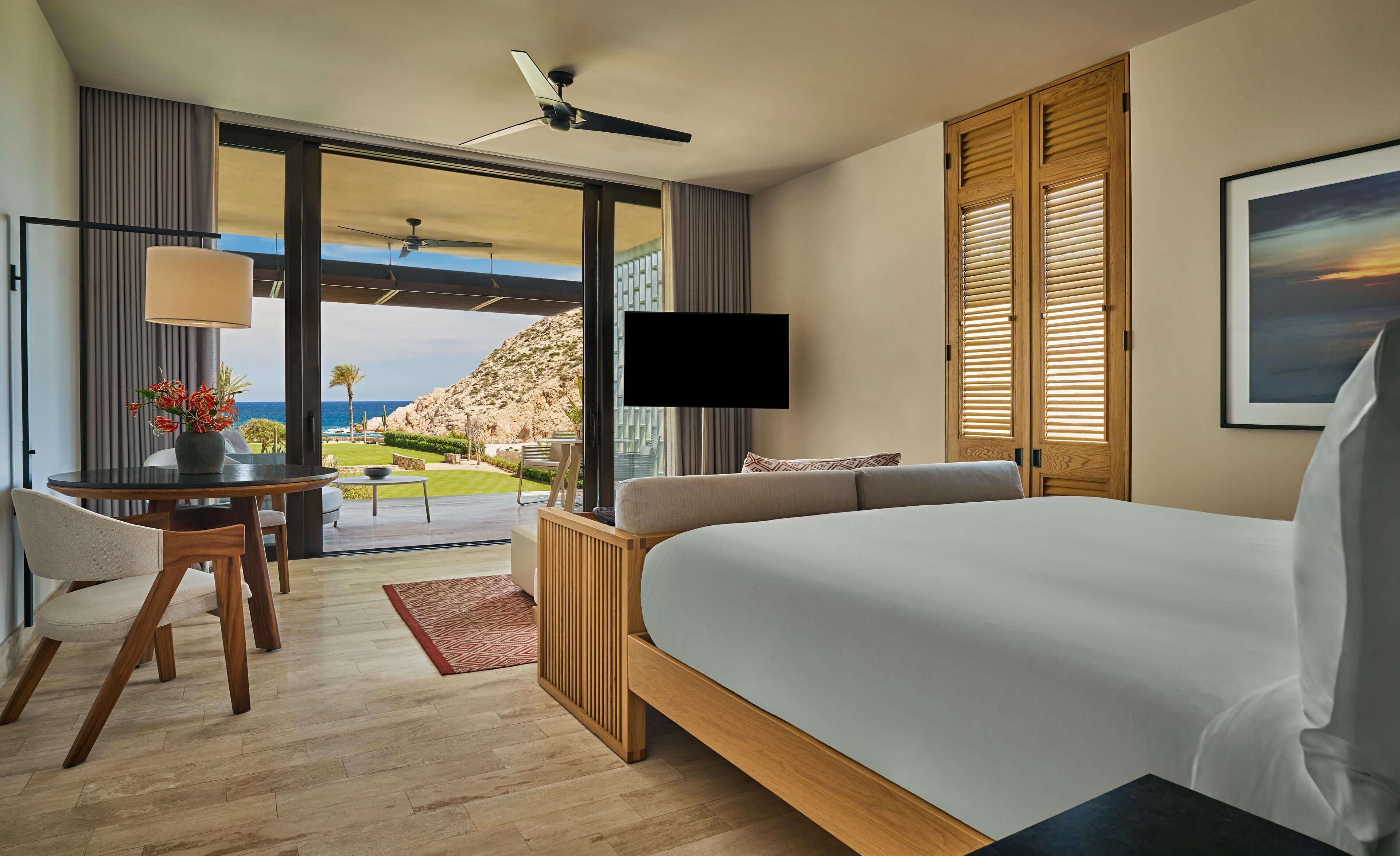 Egyptian cotton sheets, premium bedding, down comforters, minibar