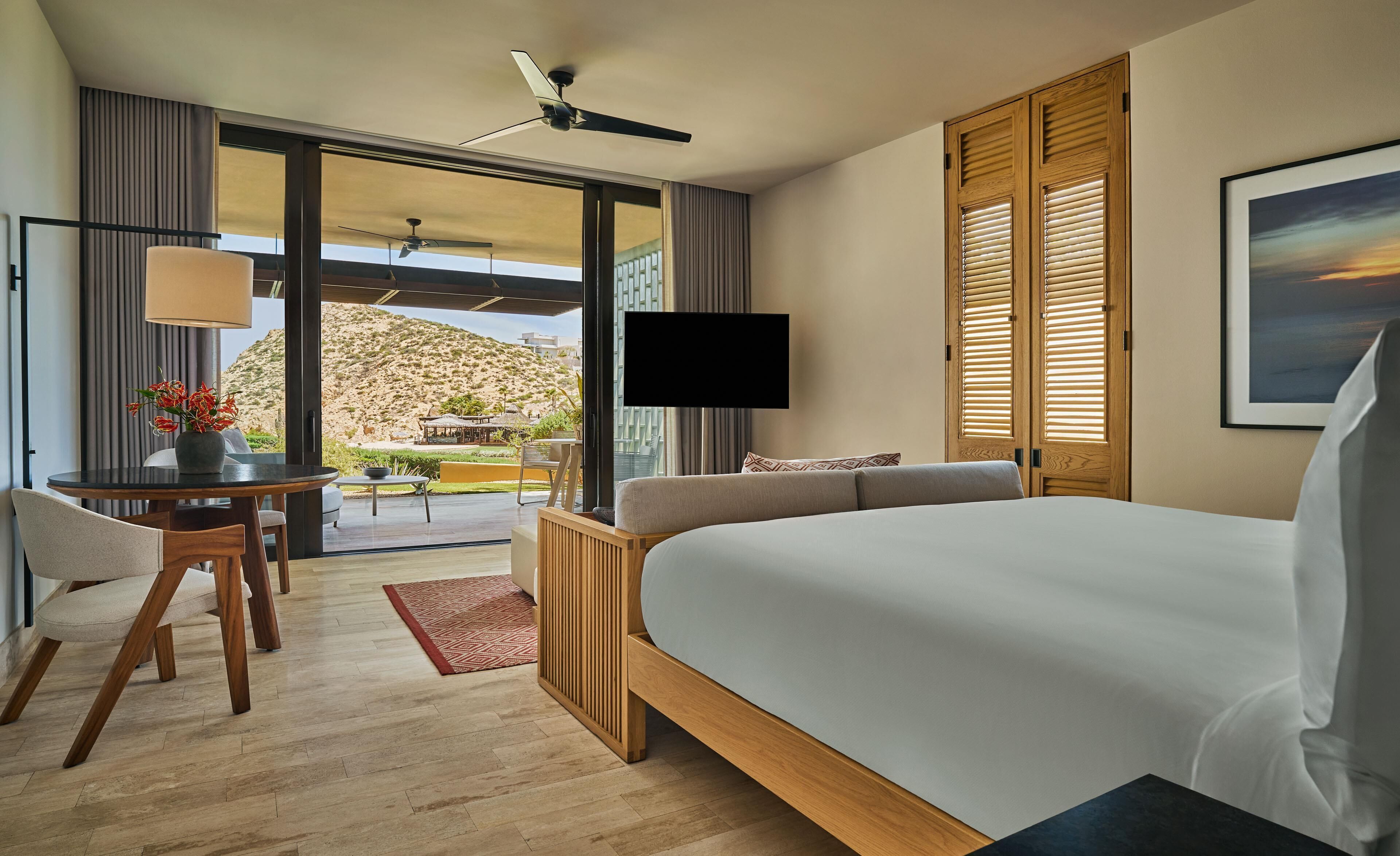 Egyptian cotton sheets, premium bedding, down comforters, minibar